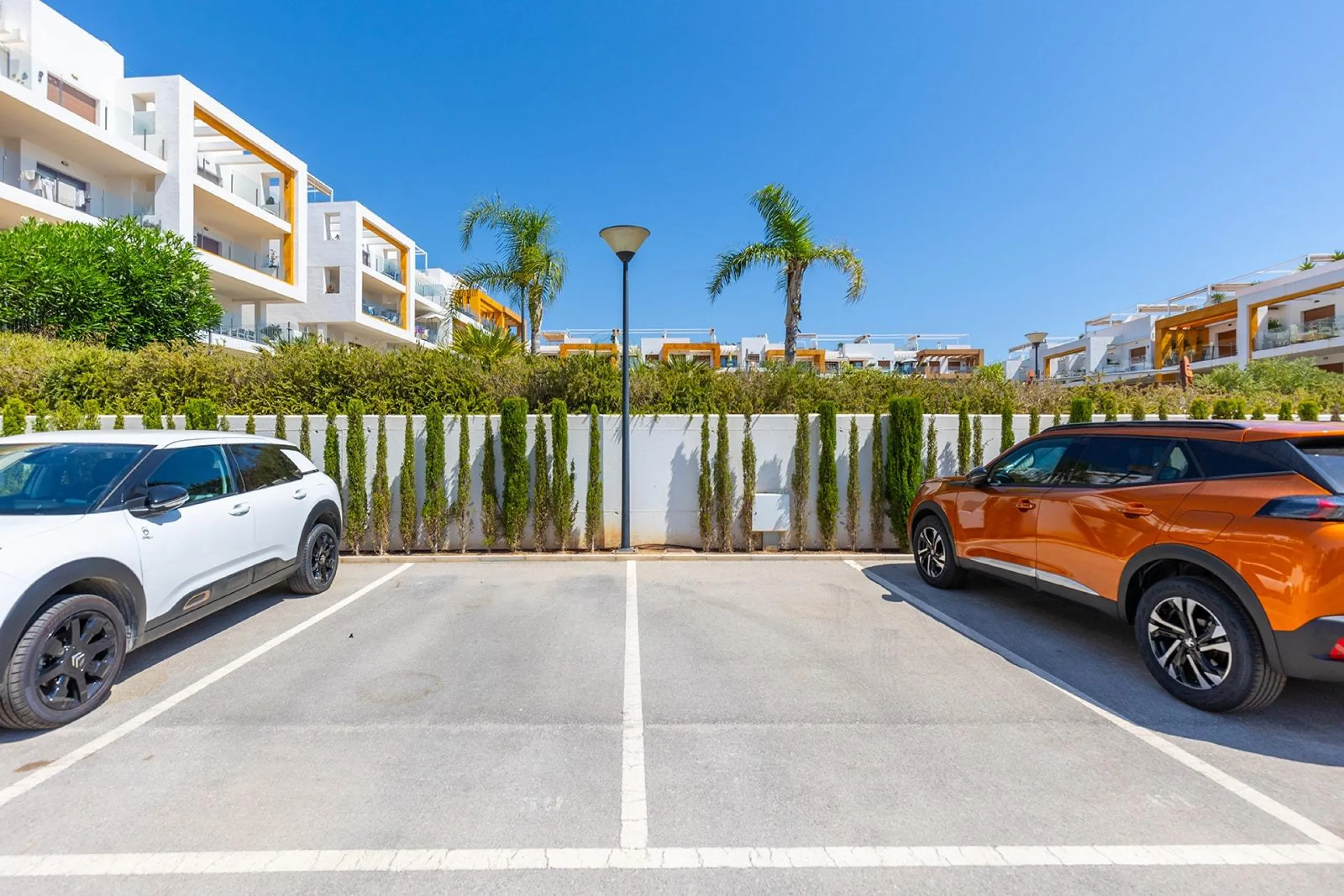 ESPECTACULAR APARTAMENTO CON LICENCIA TURISTICA. 3 DORM. 2 BAÑOS. GARAJE. PISCINA.