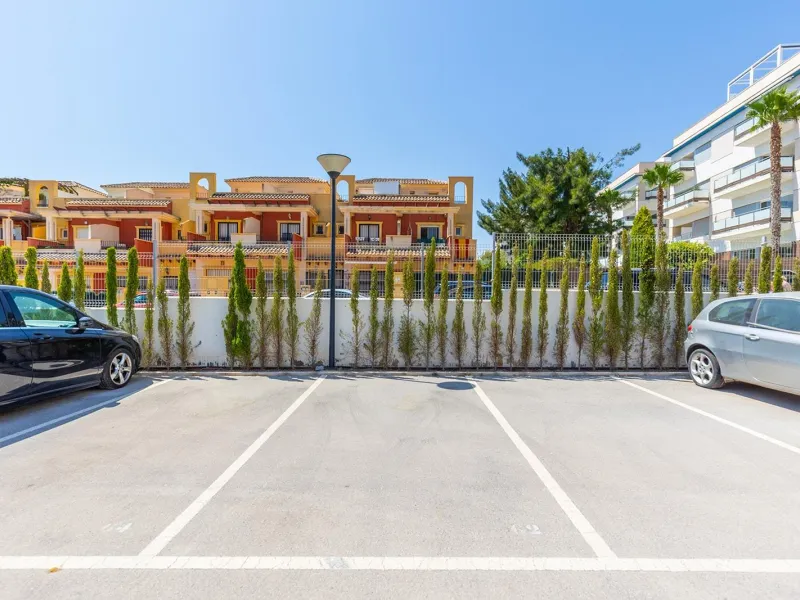 ESPECTACULAR APARTAMENTO CON LICENCIA TURISTICA. 3 DORM. 2 BAÑOS. GARAJE. PISCINA.