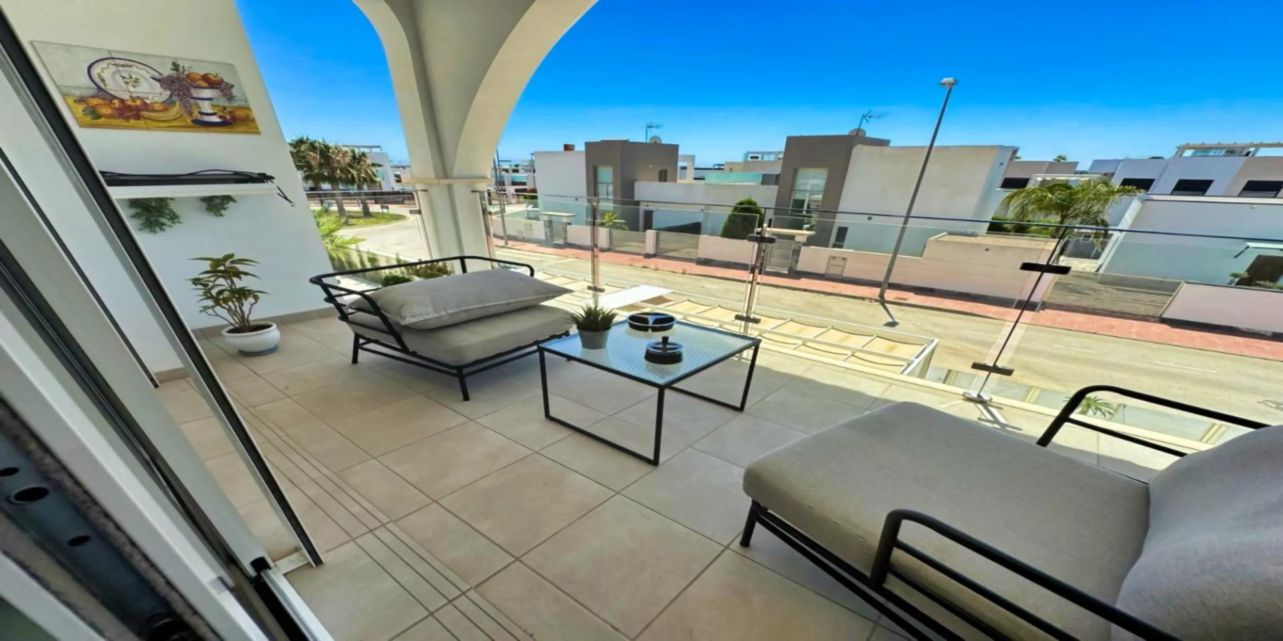BUNGALOW PLANTA ALTA EN QUESADA. 2 DORM. 2 BAÑOS. CON SOLARIUM 73 M2.
