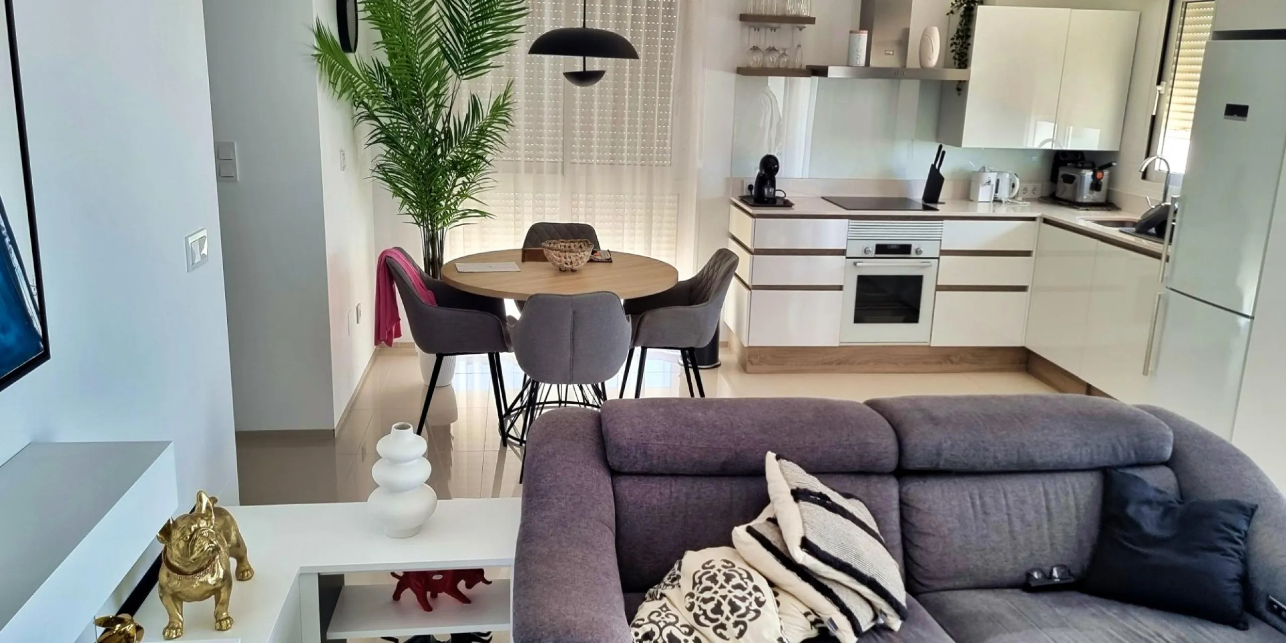 BUNGALOW PLANTA ALTA EN QUESADA. 2 DORM. 2 BAÑOS. CON SOLARIUM 73 M2.
