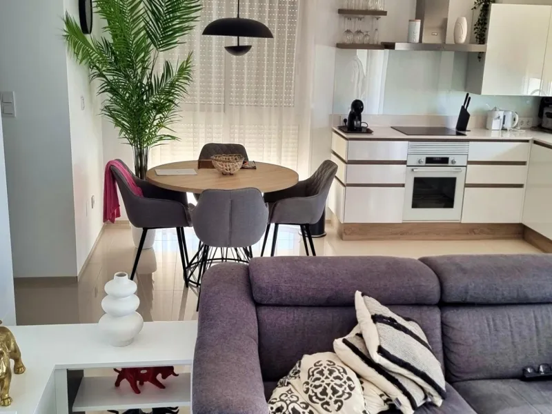 BUNGALOW PLANTA ALTA EN QUESADA. 2 DORM. 2 BAÑOS. CON SOLARIUM 73 M2.