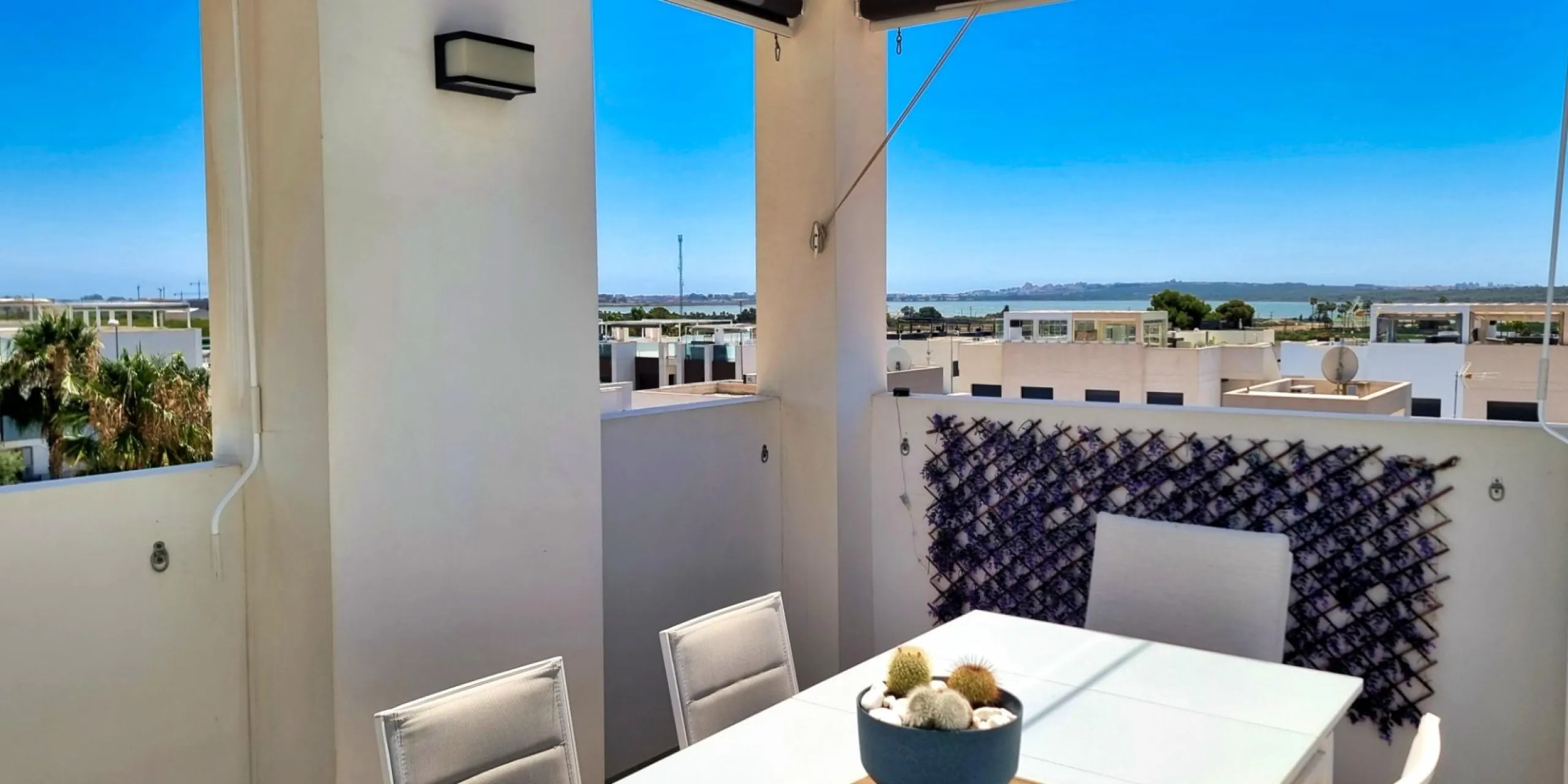 BUNGALOW PLANTA ALTA EN QUESADA. 2 DORM. 2 BAÑOS. CON SOLARIUM 73 M2.