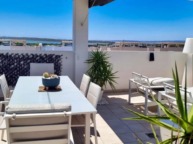 BUNGALOW PLANTA ALTA EN QUESADA. 2 DORM. 2 BAÑOS. CON SOLARIUM 73 M2.