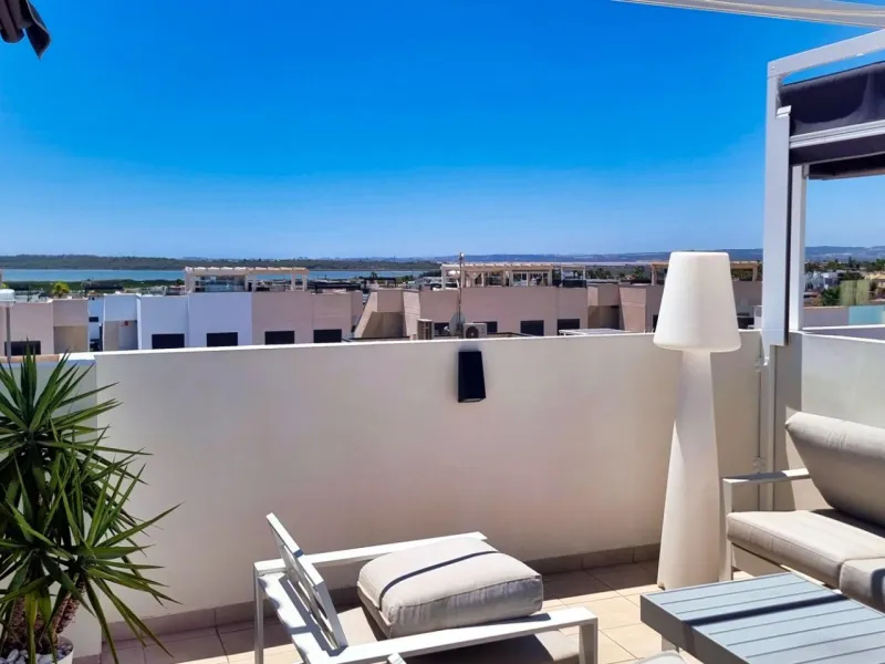 BUNGALOW PLANTA ALTA EN QUESADA. 2 DORM. 2 BAÑOS. CON SOLARIUM 73 M2.