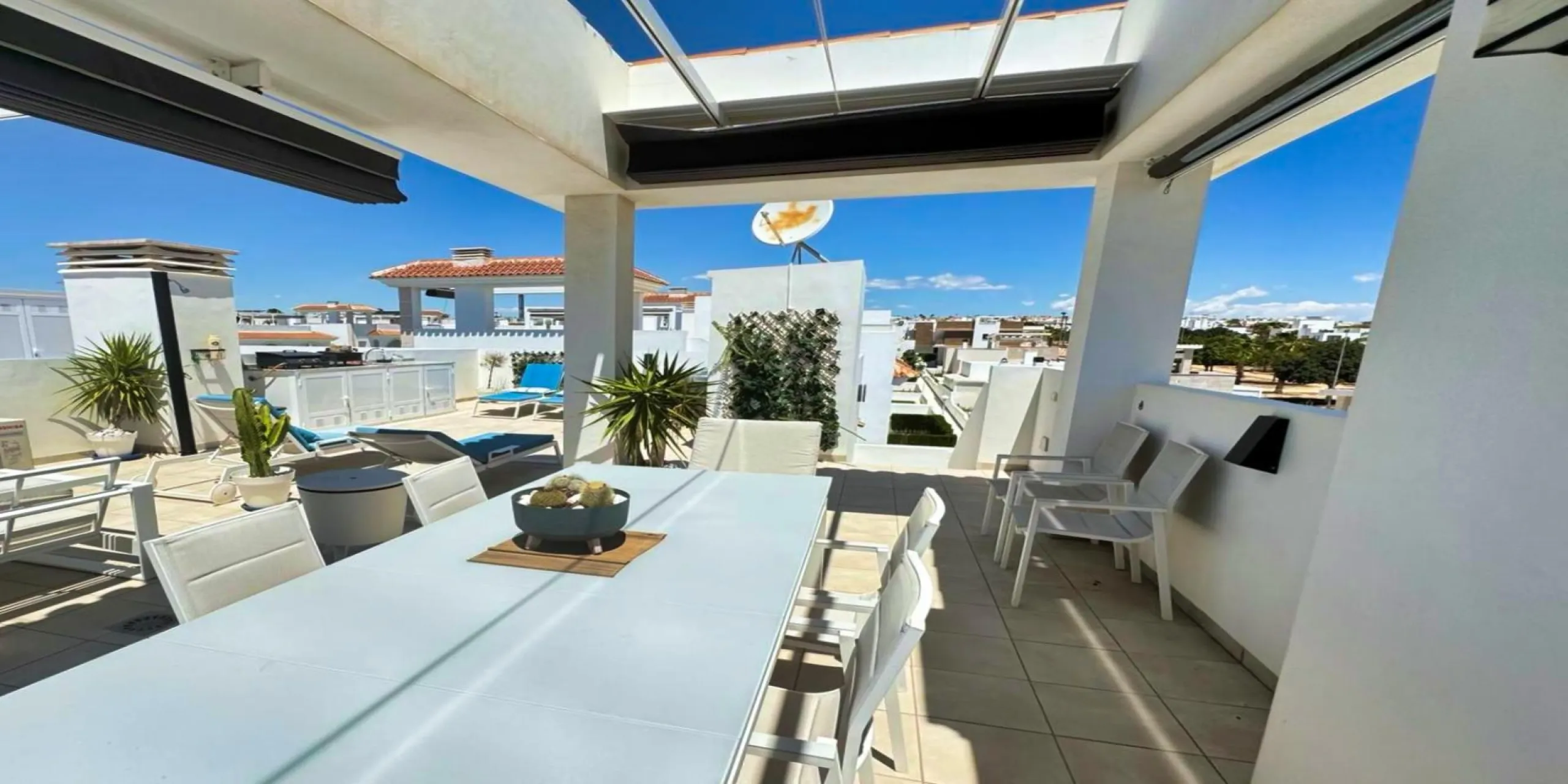 BUNGALOW PLANTA ALTA EN QUESADA. 2 DORM. 2 BAÑOS. CON SOLARIUM 73 M2.