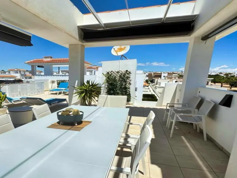 BUNGALOW PLANTA ALTA EN QUESADA. 2 DORM. 2 BAÑOS. CON SOLARIUM 73 M2.