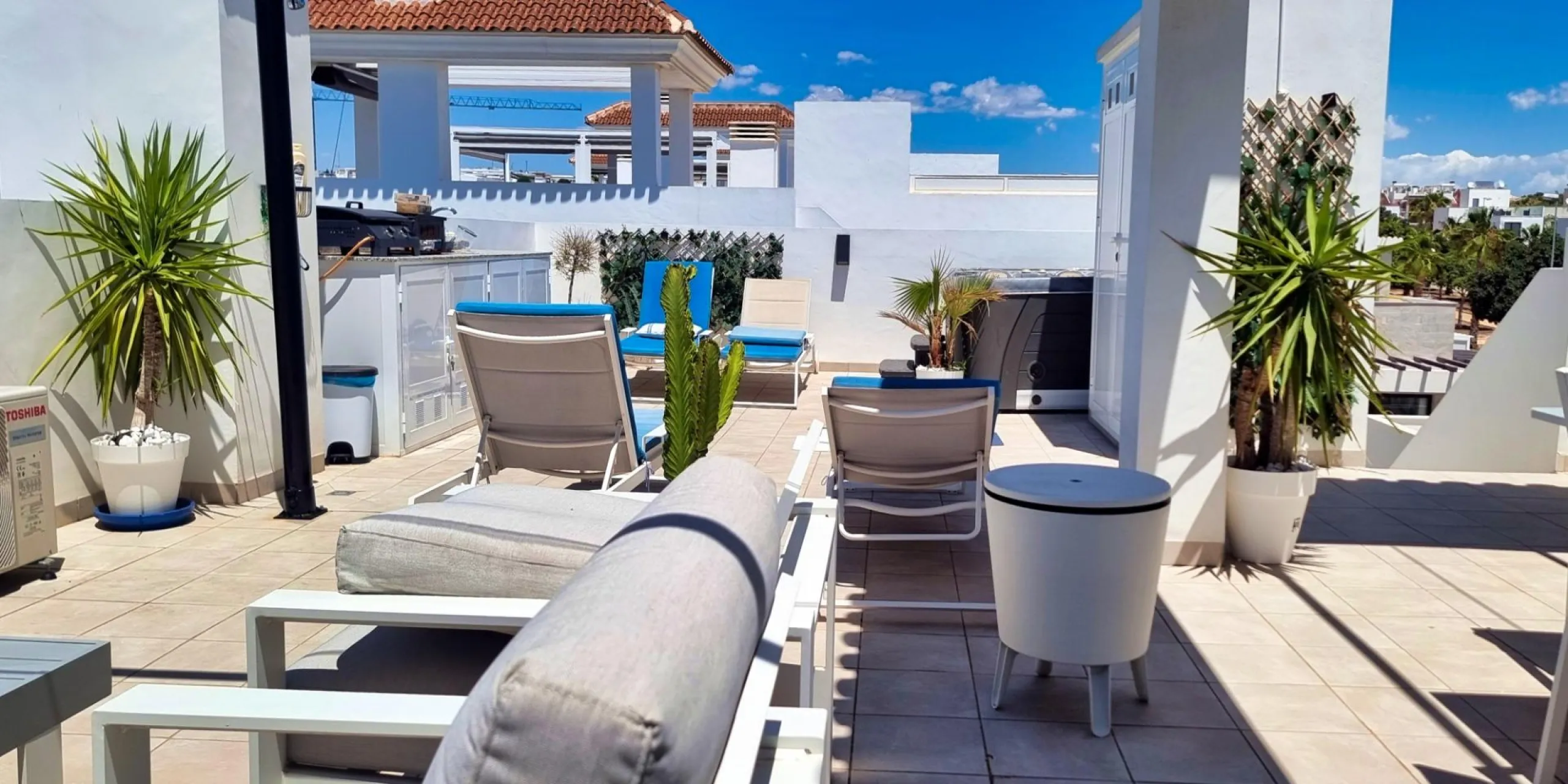BUNGALOW PLANTA ALTA EN QUESADA. 2 DORM. 2 BAÑOS. CON SOLARIUM 73 M2.