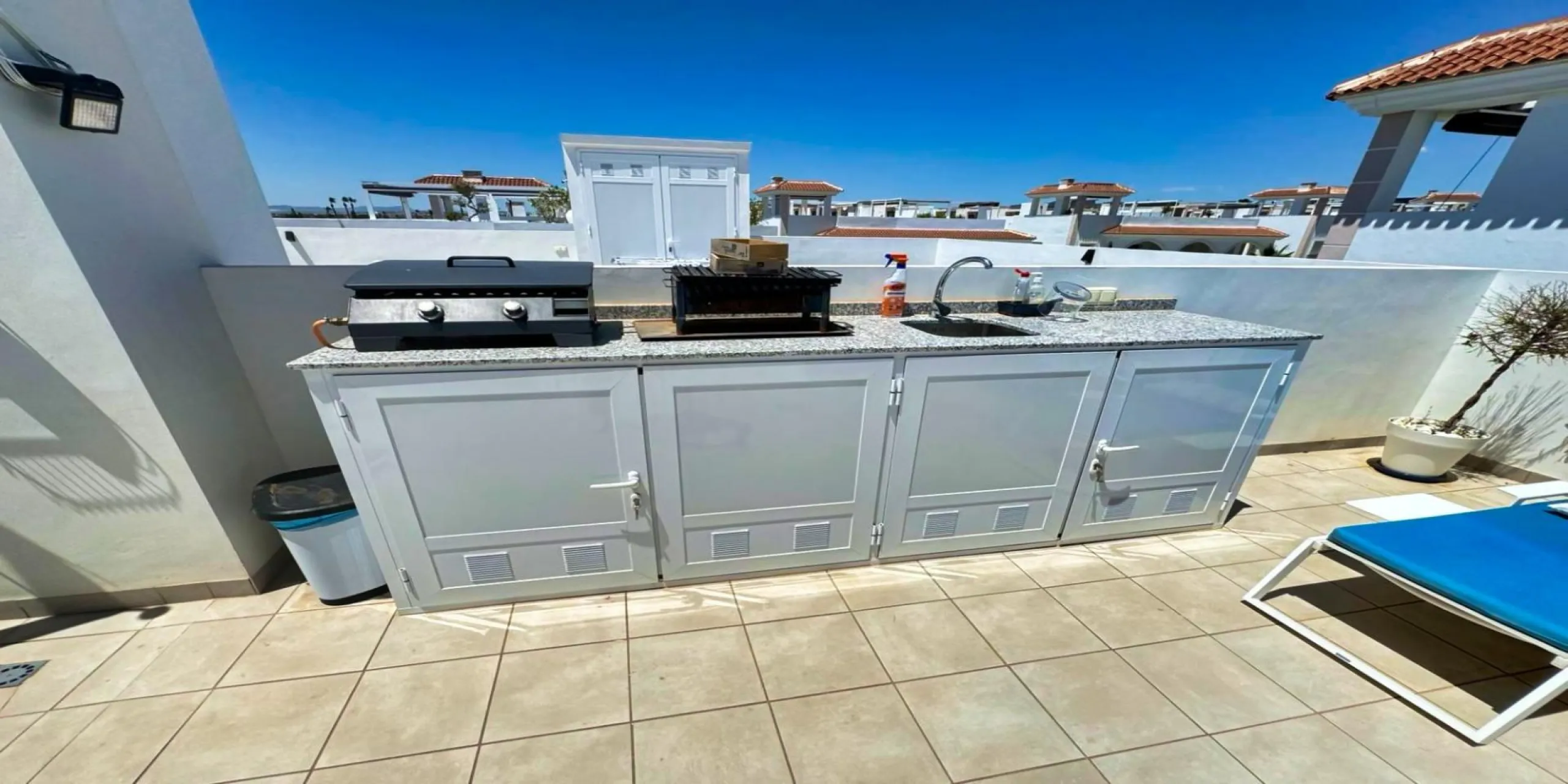 BUNGALOW PLANTA ALTA EN QUESADA. 2 DORM. 2 BAÑOS. CON SOLARIUM 73 M2.