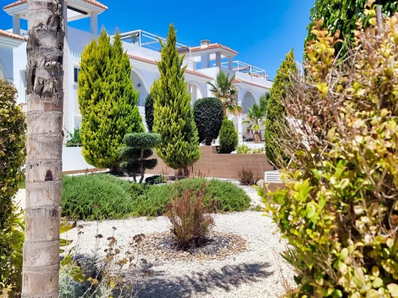 BUNGALOW PLANTA ALTA EN QUESADA. 2 DORM. 2 BAÑOS. CON SOLARIUM 73 M2.