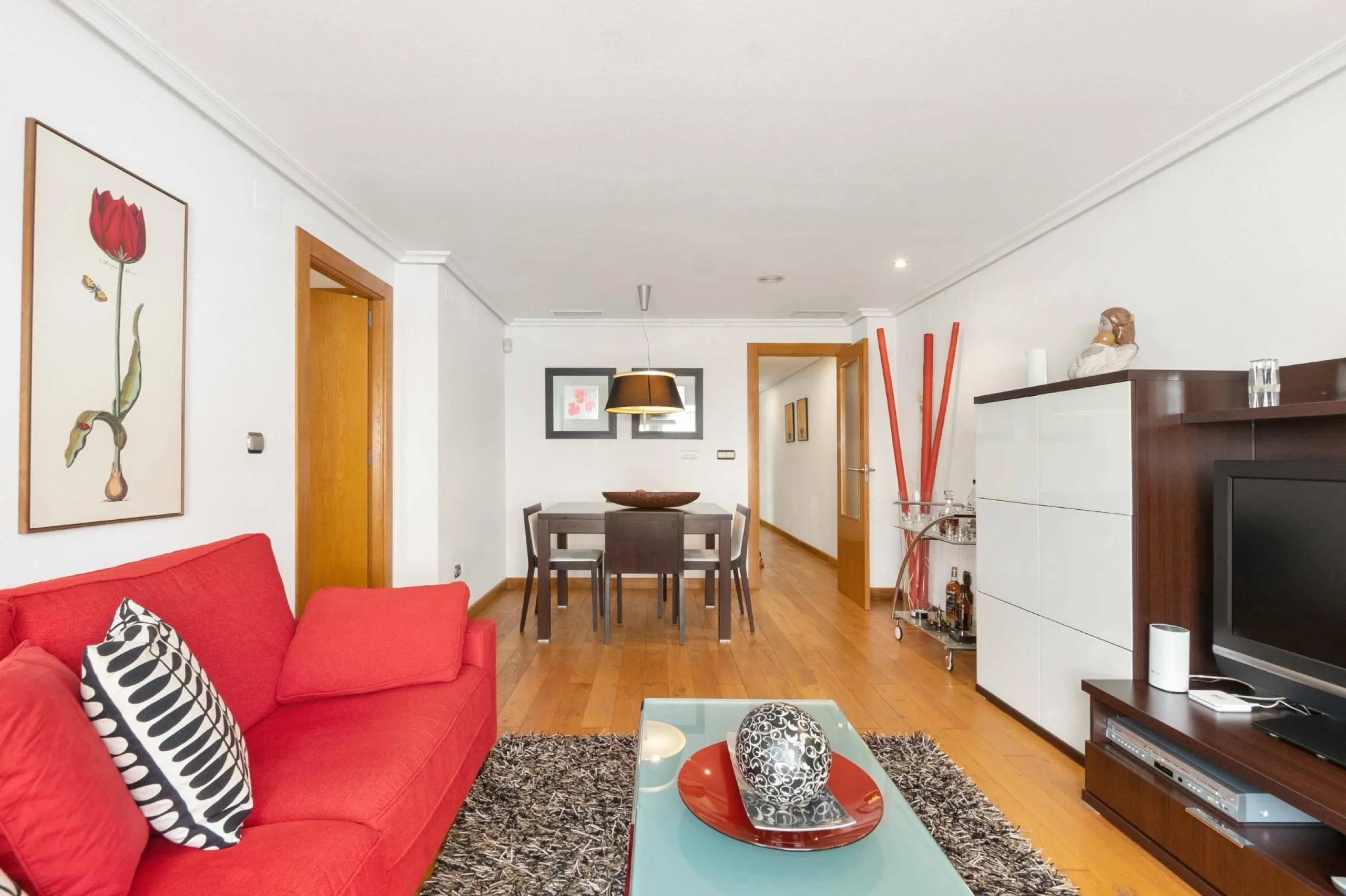 ATICO EN EL CENTRO DE TORREVIEJA. 110M2. GARAJE+TRASTERO. 3 DORM. 3 BAÑOS.