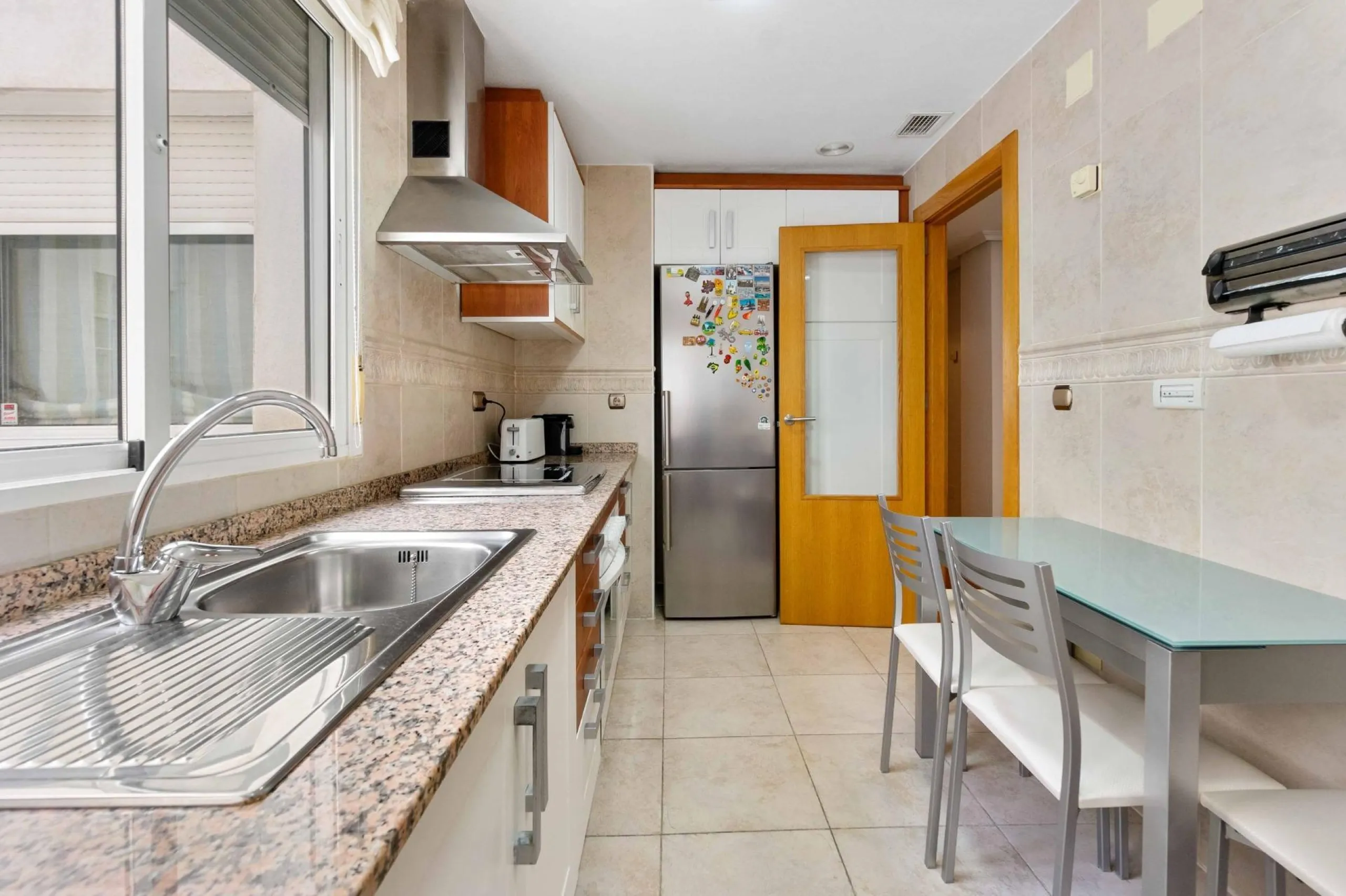 ATICO EN EL CENTRO DE TORREVIEJA. 110M2. GARAJE+TRASTERO. 3 DORM. 3 BAÑOS.