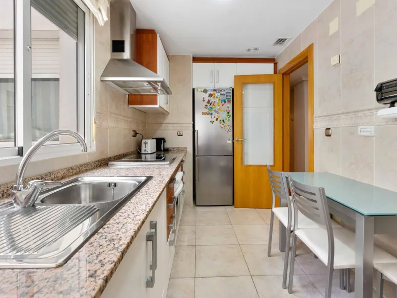 ATICO EN EL CENTRO DE TORREVIEJA. 110M2. GARAJE+TRASTERO. 3 DORM. 3 BAÑOS.
