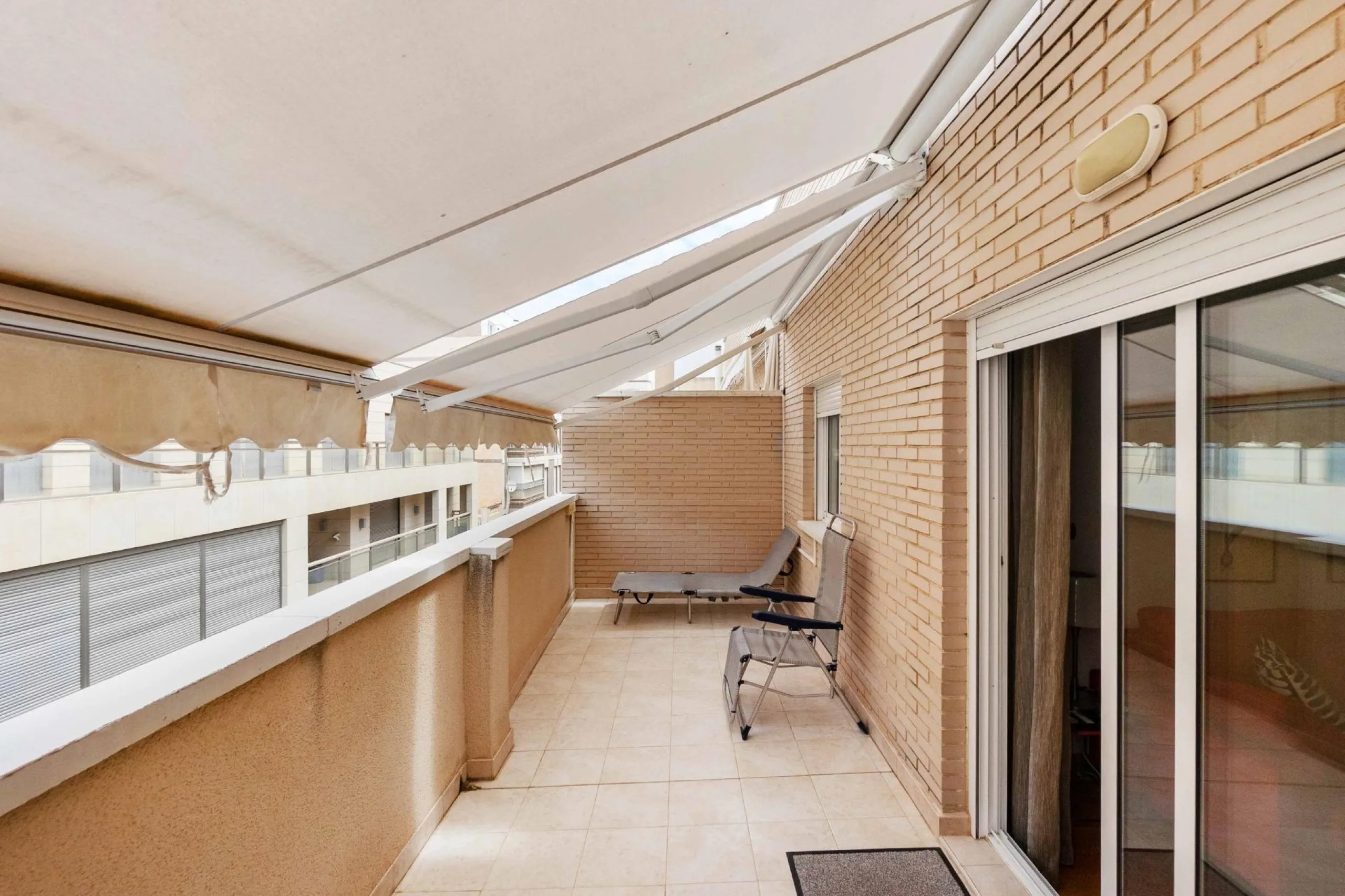 ATICO EN EL CENTRO DE TORREVIEJA. 110M2. GARAJE+TRASTERO. 3 DORM. 3 BAÑOS.