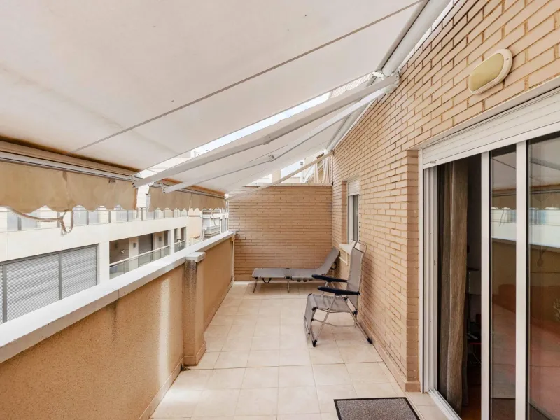 ATICO EN EL CENTRO DE TORREVIEJA. 110M2. GARAJE+TRASTERO. 3 DORM. 3 BAÑOS.