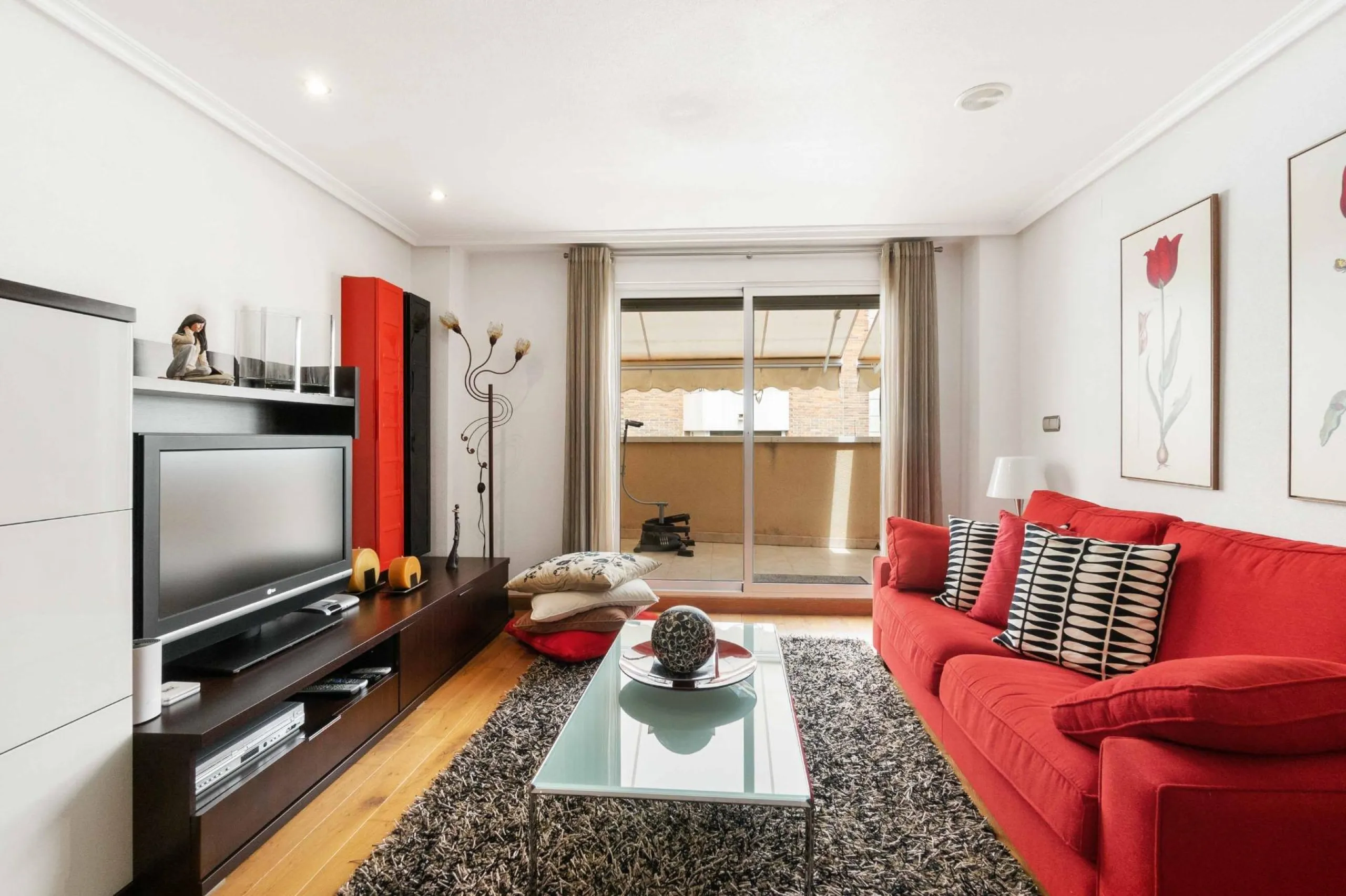ATICO EN EL CENTRO DE TORREVIEJA. 110M2. GARAJE+TRASTERO. 3 DORM. 3 BAÑOS.