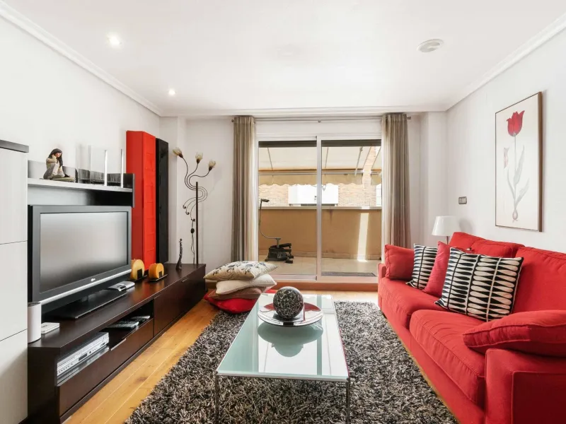 ATICO EN EL CENTRO DE TORREVIEJA. 110M2. GARAJE+TRASTERO. 3 DORM. 3 BAÑOS.