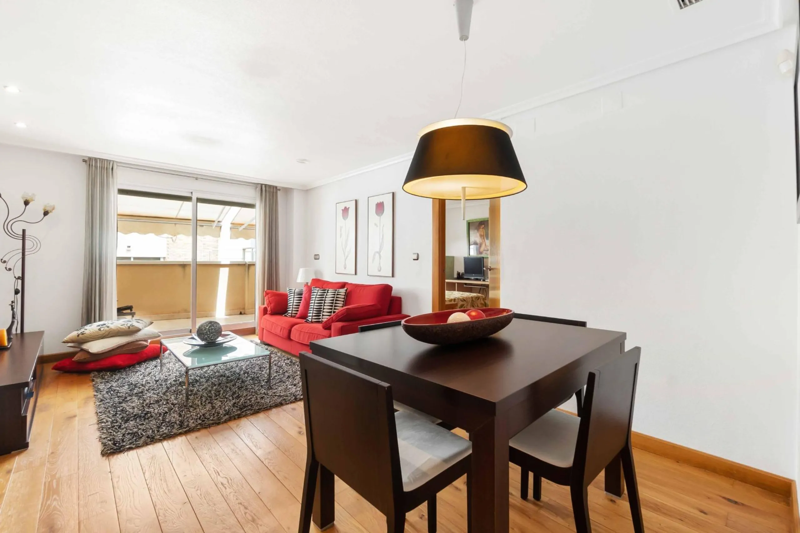 ATICO EN EL CENTRO DE TORREVIEJA. 110M2. GARAJE+TRASTERO. 3 DORM. 3 BAÑOS.