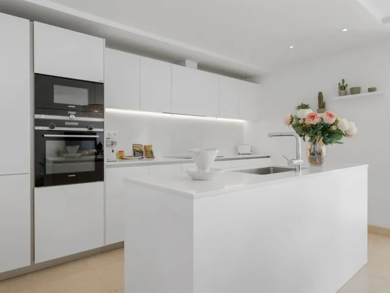 Südlich ausgerichtetes Penthouse mit privatem Pool zu verkaufen