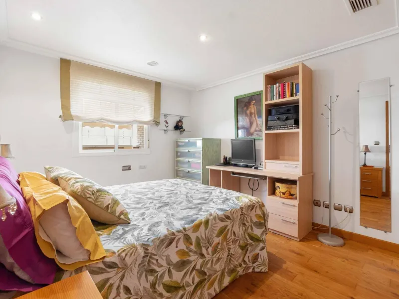 ATICO EN EL CENTRO DE TORREVIEJA. 110M2. GARAJE+TRASTERO. 3 DORM. 3 BAÑOS.