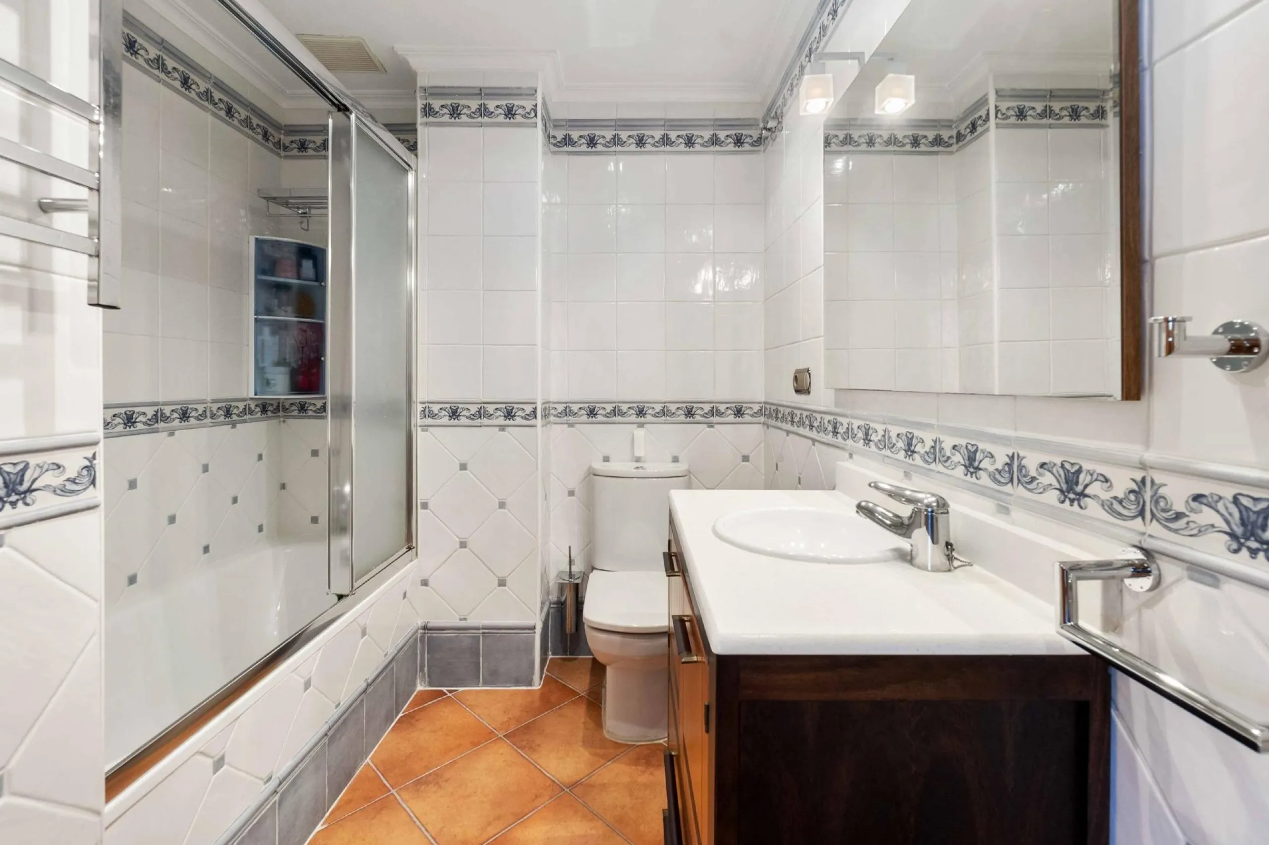 ATICO EN EL CENTRO DE TORREVIEJA. 110M2. GARAJE+TRASTERO. 3 DORM. 3 BAÑOS.