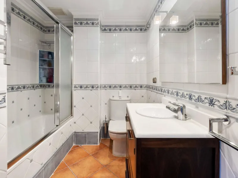 ATICO EN EL CENTRO DE TORREVIEJA. 110M2. GARAJE+TRASTERO. 3 DORM. 3 BAÑOS.