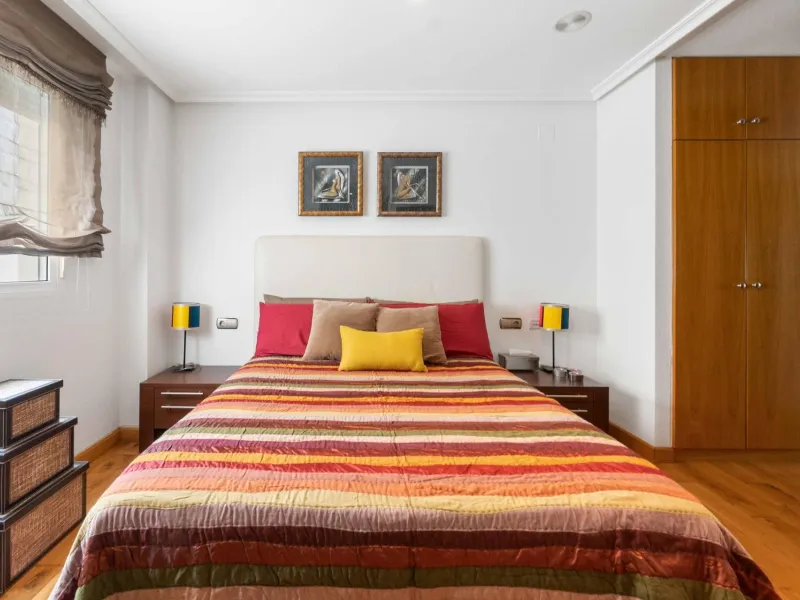 ATICO EN EL CENTRO DE TORREVIEJA. 110M2. GARAJE+TRASTERO. 3 DORM. 3 BAÑOS.