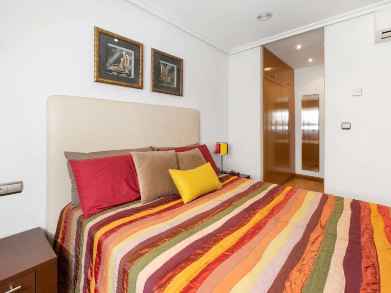 ATICO EN EL CENTRO DE TORREVIEJA. 110M2. GARAJE+TRASTERO. 3 DORM. 3 BAÑOS.
