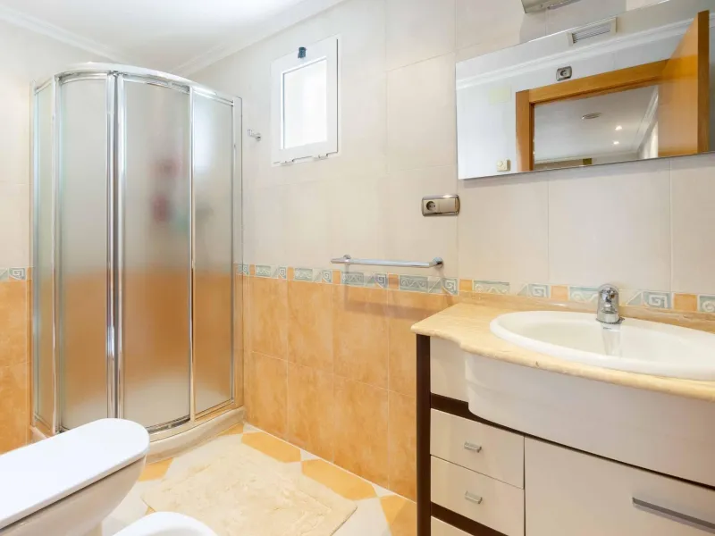 ATICO EN EL CENTRO DE TORREVIEJA. 110M2. GARAJE+TRASTERO. 3 DORM. 3 BAÑOS.