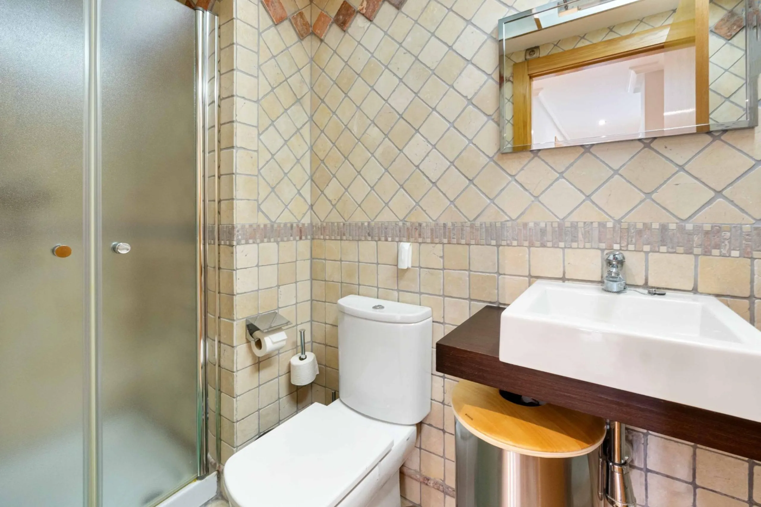 ATICO EN EL CENTRO DE TORREVIEJA. 110M2. GARAJE+TRASTERO. 3 DORM. 3 BAÑOS.