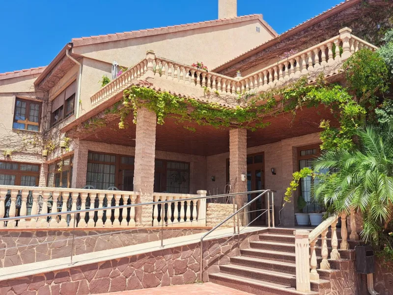 RESTAURANTE EN CABO ROIG. CON 871 M2.
