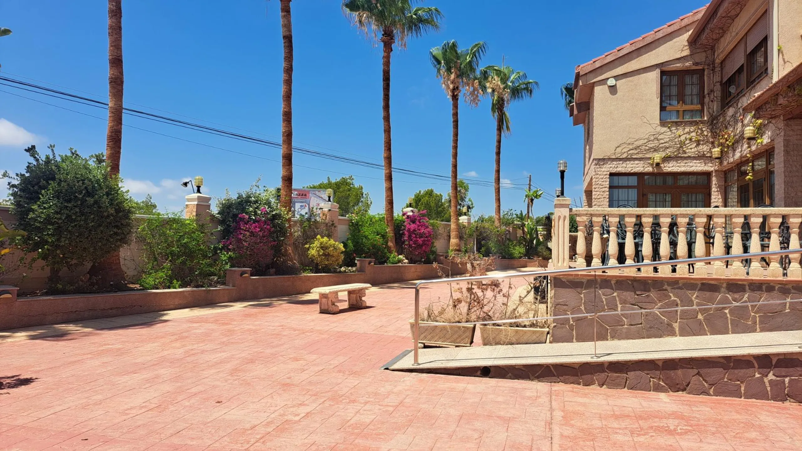 RESTAURANTE EN CABO ROIG. CON 871 M2.
