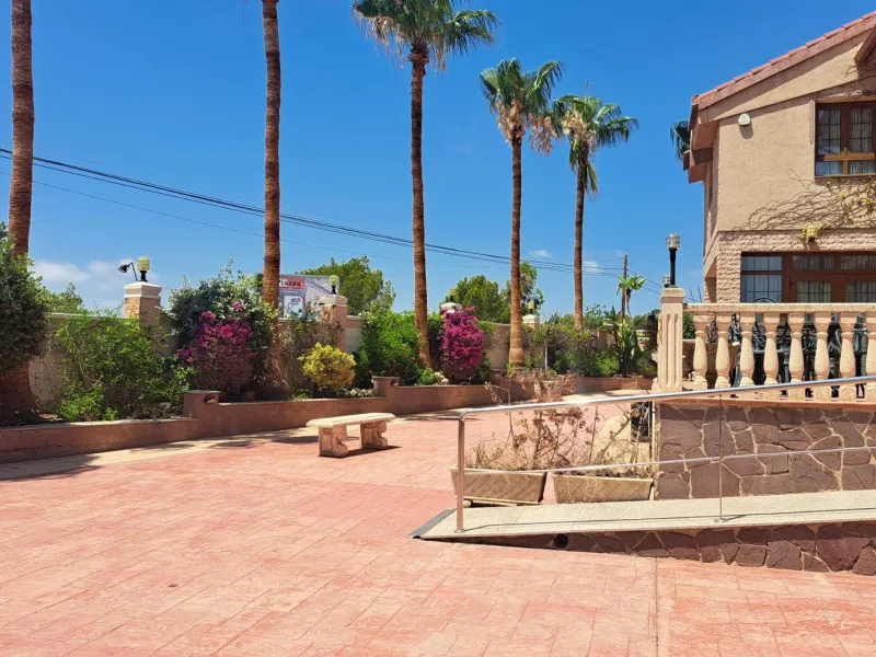 RESTAURANTE EN CABO ROIG. CON 871 M2.