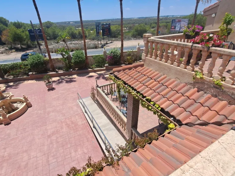RESTAURANTE EN CABO ROIG. CON 871 M2.