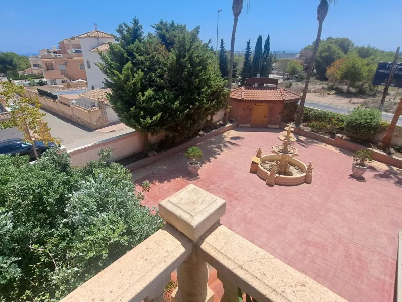 RESTAURANTE EN CABO ROIG. CON 871 M2.