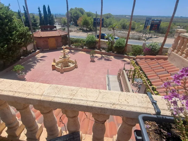 RESTAURANTE EN CABO ROIG. CON 871 M2.