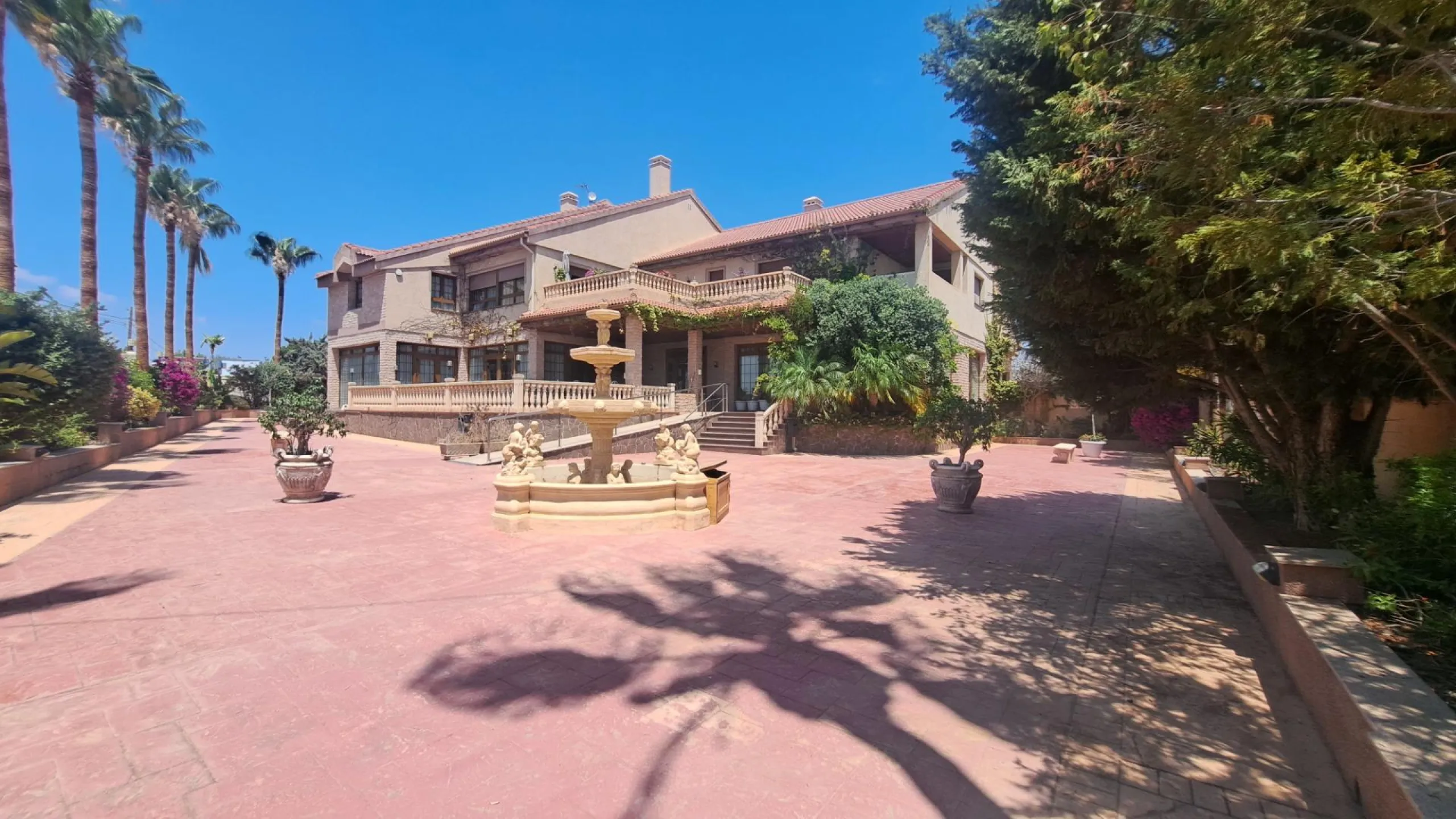 RESTAURANTE EN CABO ROIG. CON 871 M2.