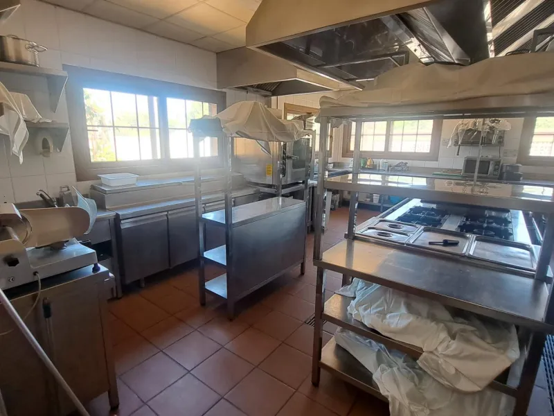 RESTAURANTE EN CABO ROIG. CON 871 M2.