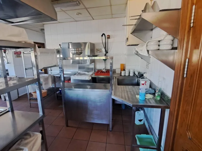 RESTAURANTE EN CABO ROIG. CON 871 M2.