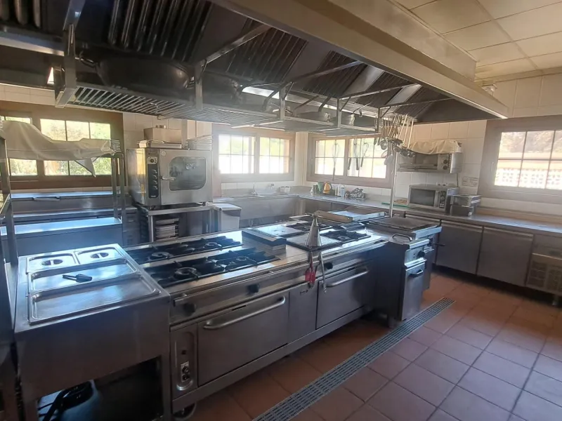 RESTAURANTE EN CABO ROIG. CON 871 M2.