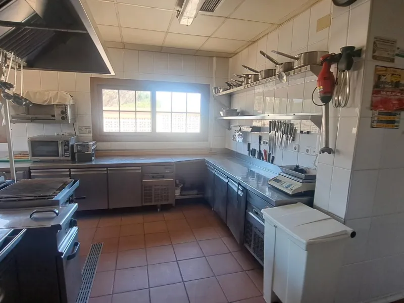 RESTAURANTE EN CABO ROIG. CON 871 M2.