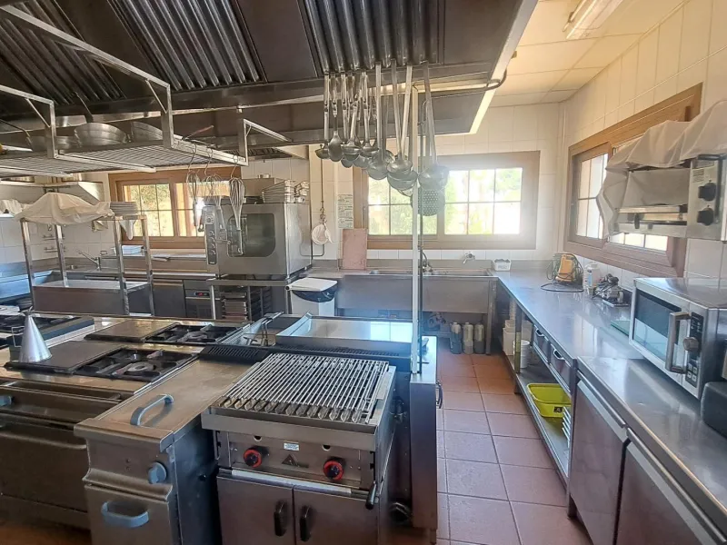 RESTAURANTE EN CABO ROIG. CON 871 M2.