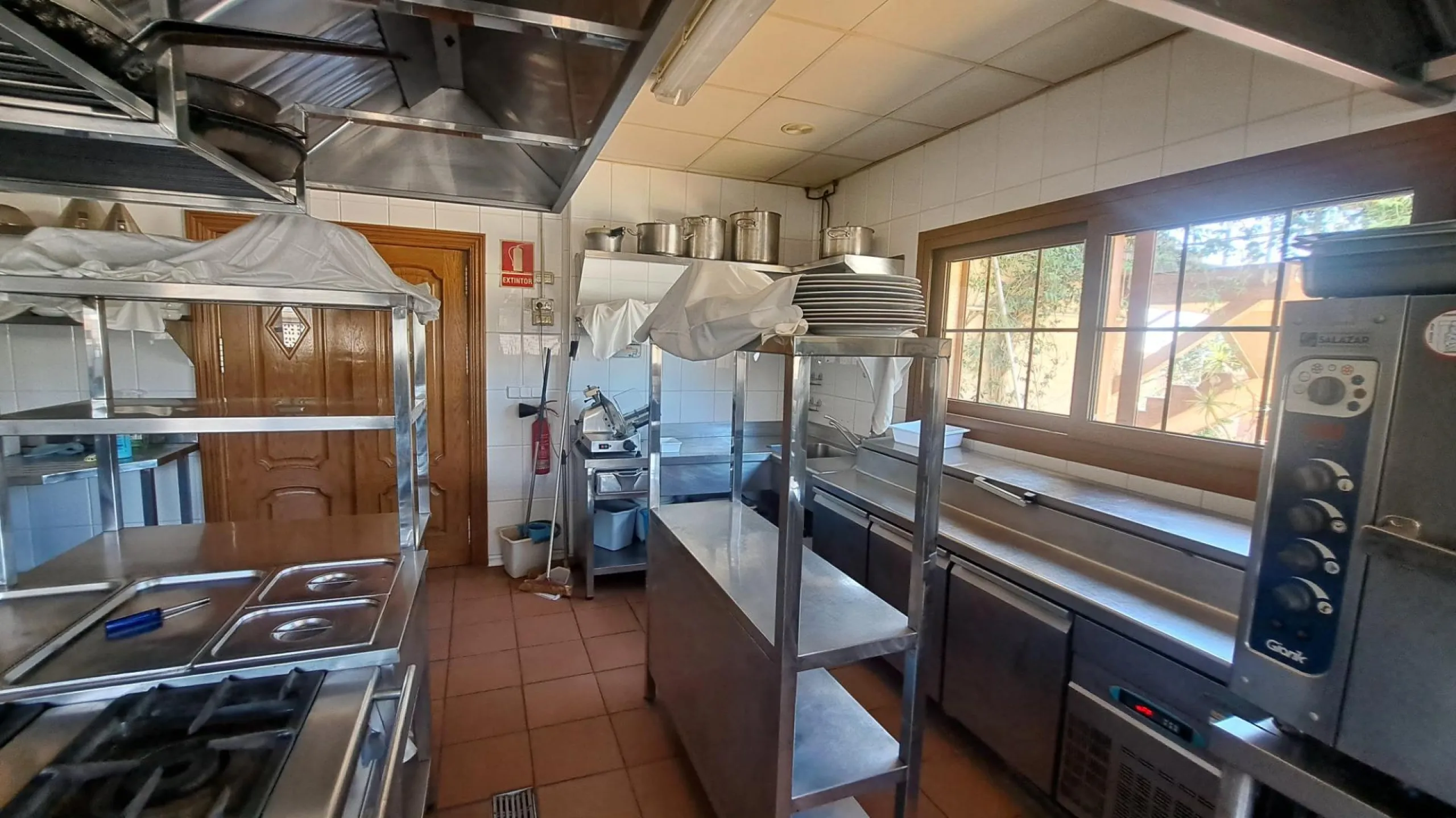 RESTAURANTE EN CABO ROIG. CON 871 M2.