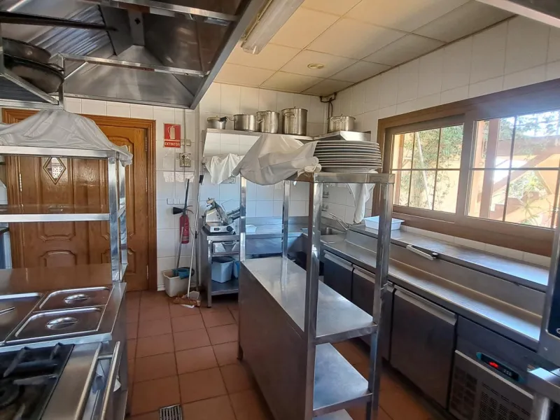 RESTAURANTE EN CABO ROIG. CON 871 M2.