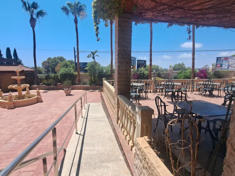 RESTAURANTE EN CABO ROIG. CON 871 M2.