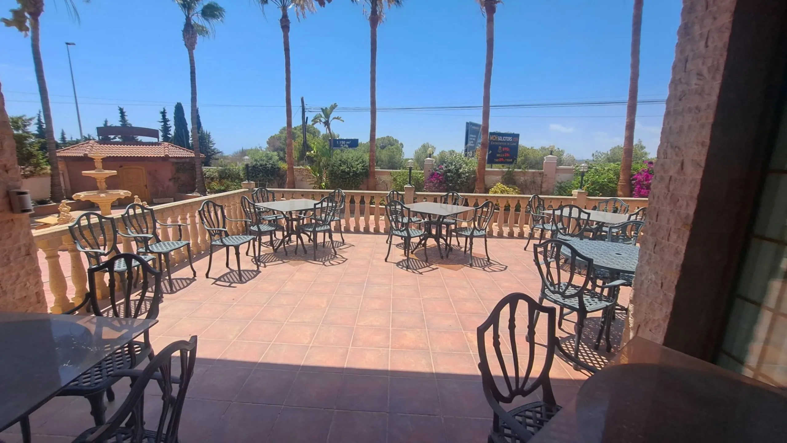 RESTAURANTE EN CABO ROIG. CON 871 M2.