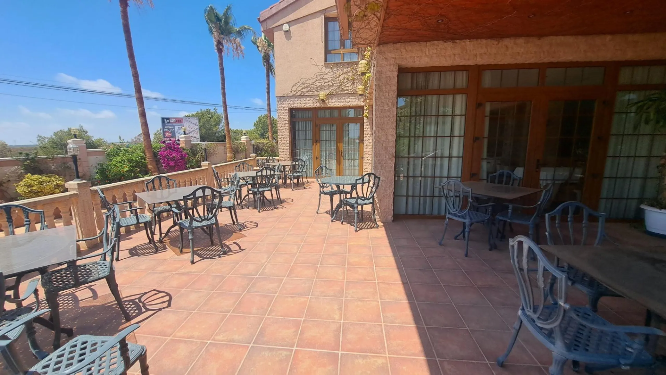 RESTAURANTE EN CABO ROIG. CON 871 M2.