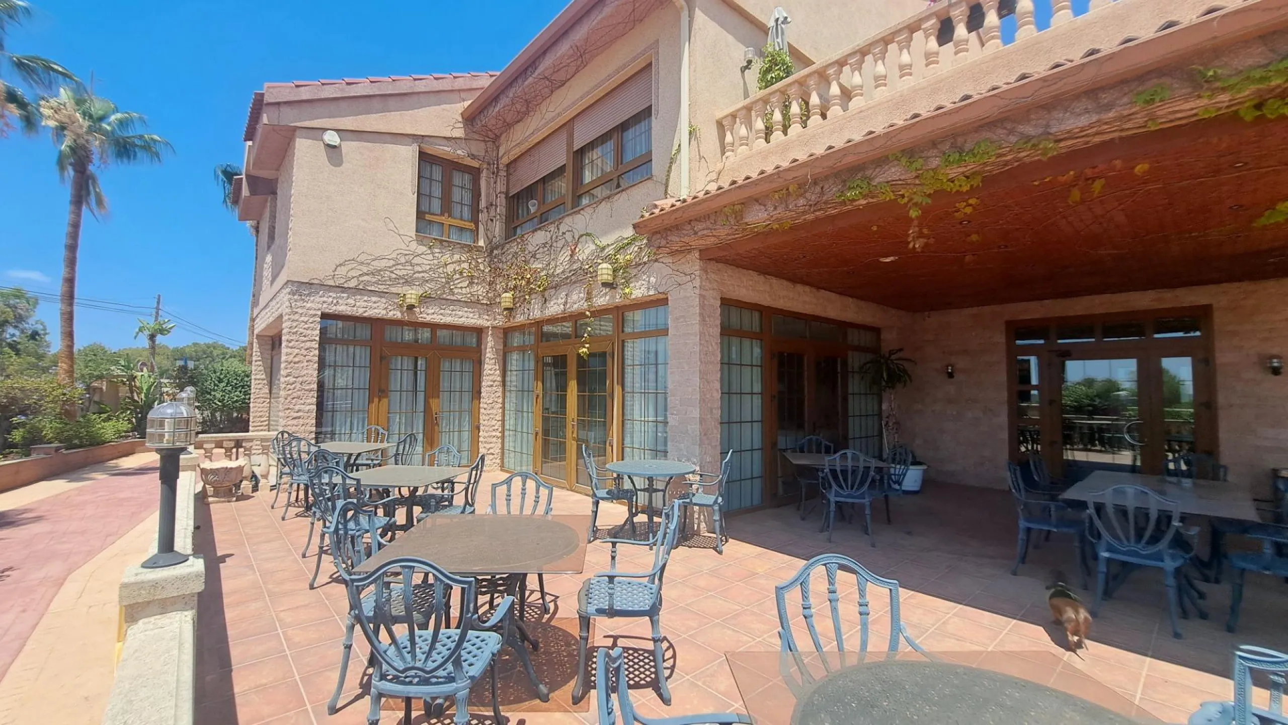 RESTAURANTE EN CABO ROIG. CON 871 M2.