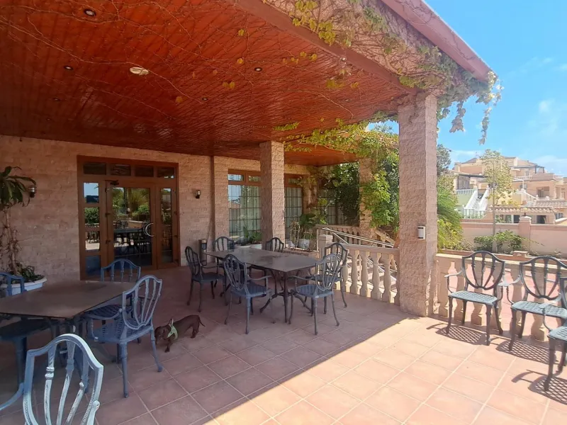 RESTAURANTE EN CABO ROIG. CON 871 M2.