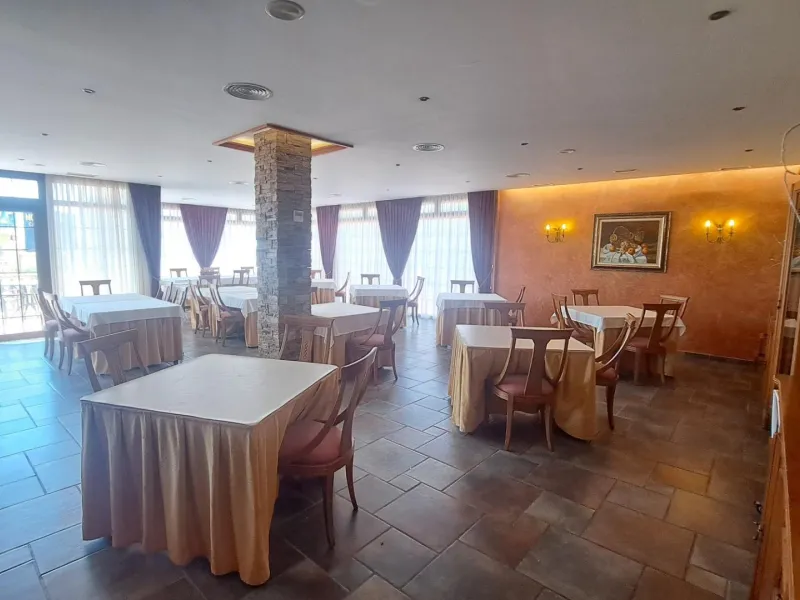 RESTAURANTE EN CABO ROIG. CON 871 M2.