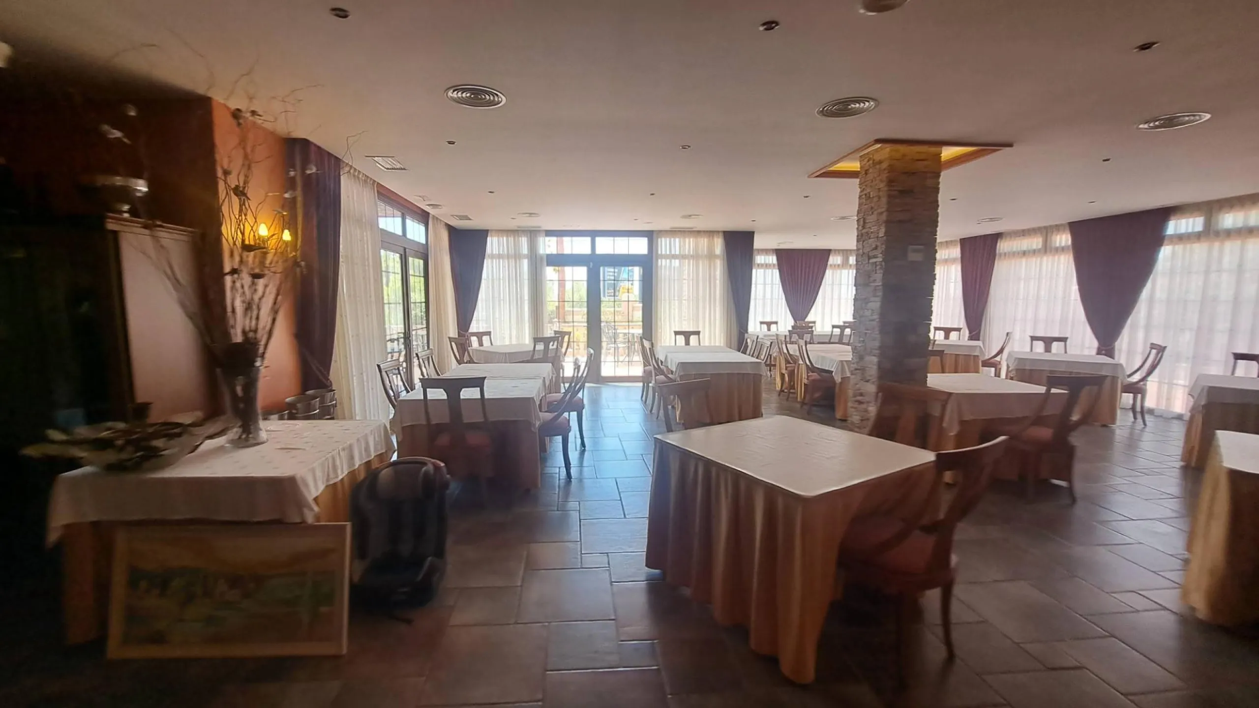 RESTAURANTE EN CABO ROIG. CON 871 M2.
